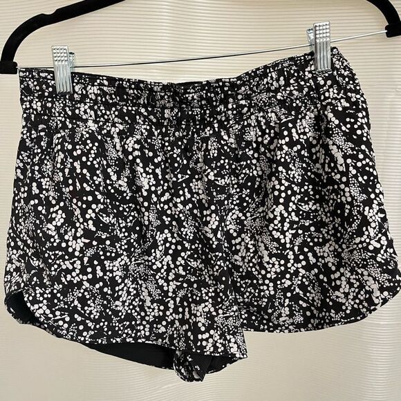 Lululemon shorts - Picture 4 of 9